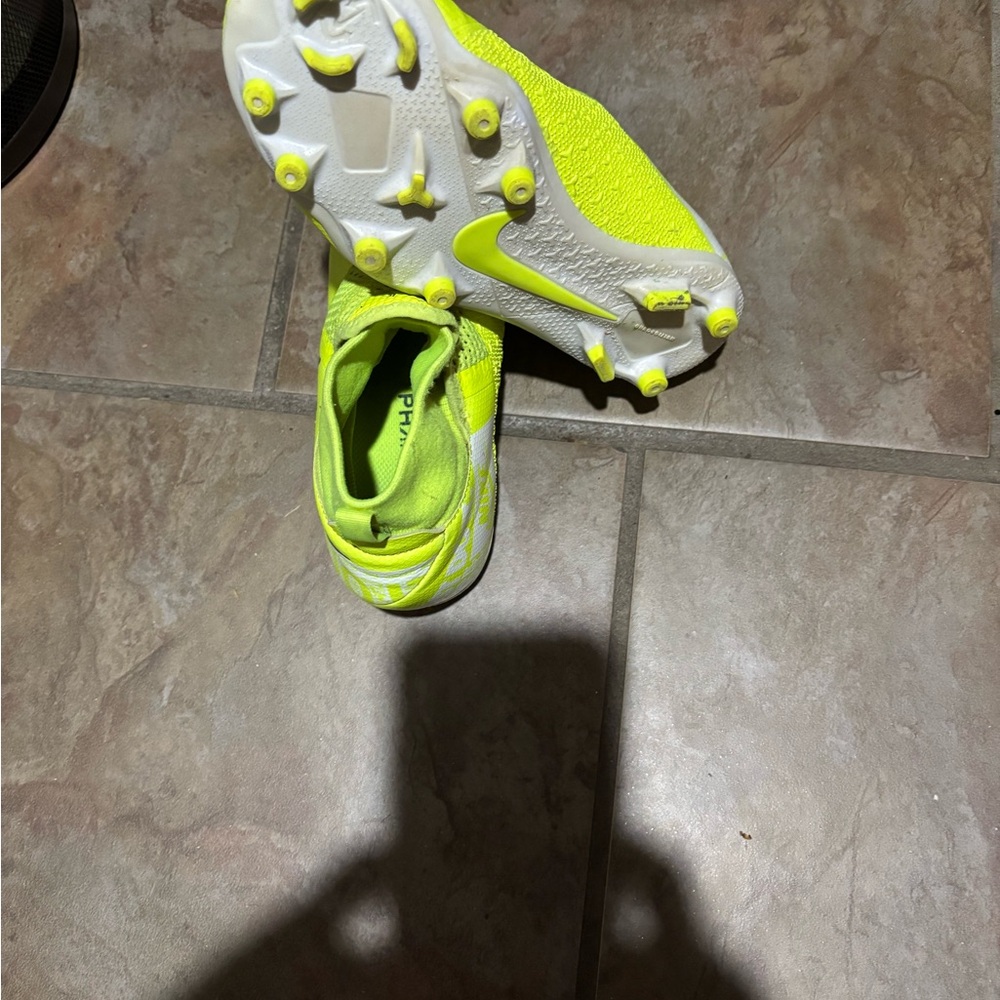 Nike Bright Yellow Cleats - Picture 6 of 16
